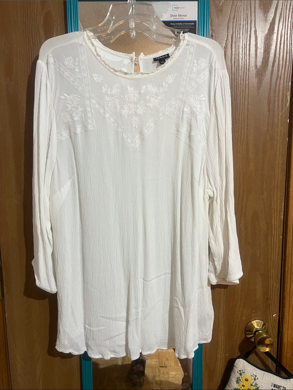 torrid White Embroidered Long-Sleeve Tunic